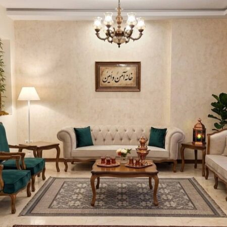 ست مبلمان فرانسوی چستردار ۸ نفره کرم با منبت‌کاری چوب راش و مبل تک نفره مخمل سبز زمردی